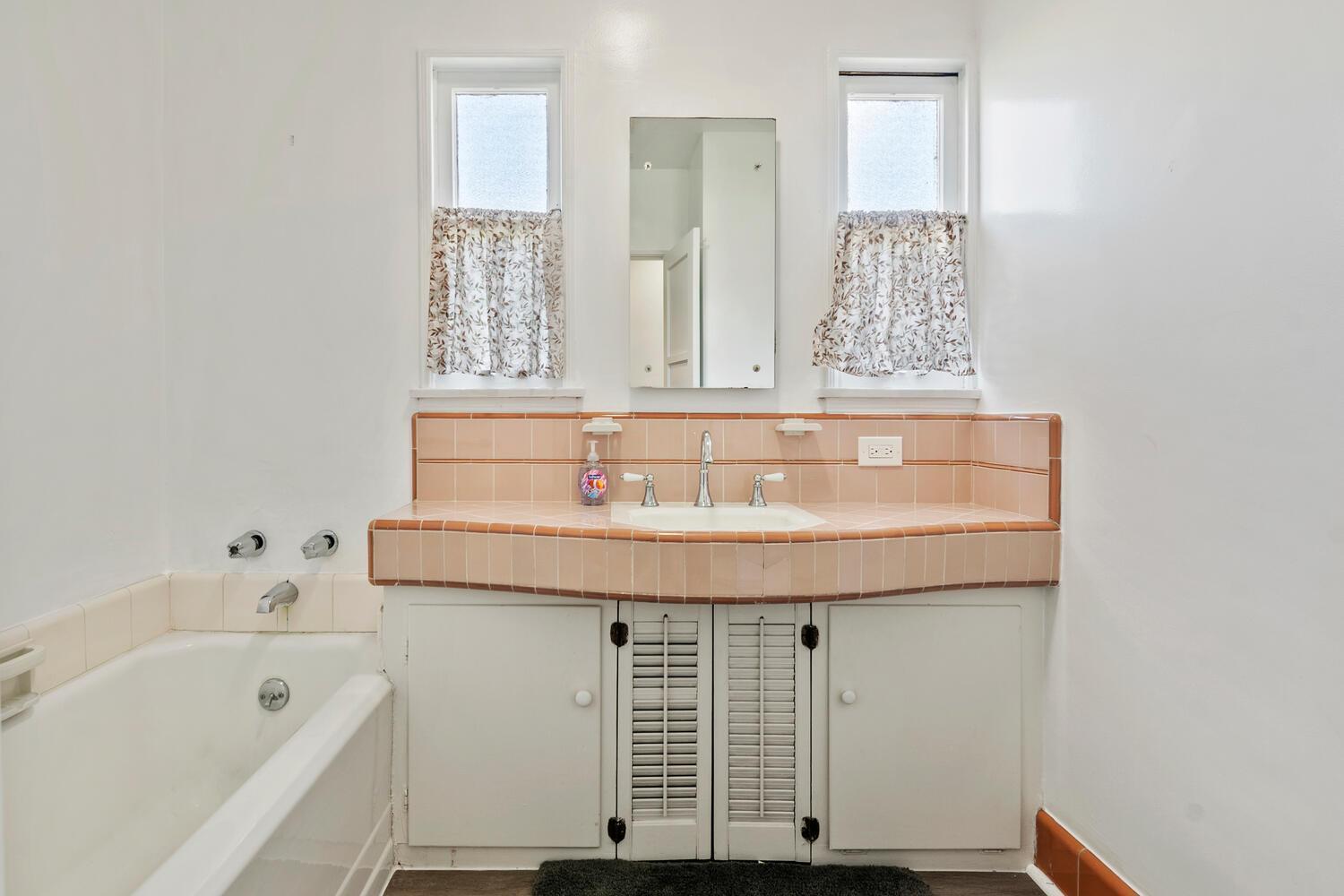 Holiday home 4 Bedroom 3 Bathroom Urban Oasis Near Universal And Hollywood For 8