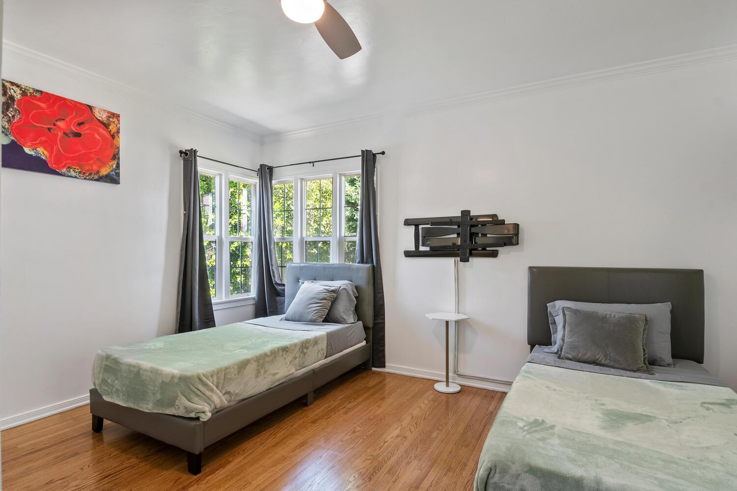 4 Bedroom 3 Bathroom Urban Oasis Near Universal And Hollywood For 8 Hébergement de vacances