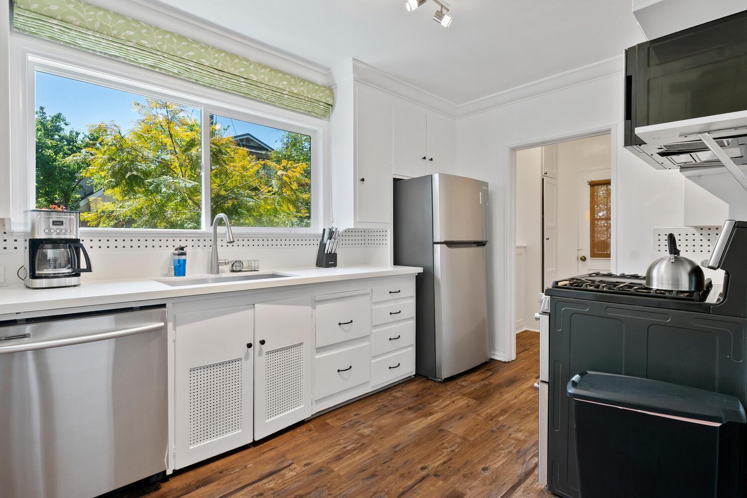 4 Bedroom 3 Bathroom Urban Oasis Near Universal And Hollywood For 8 Holiday home