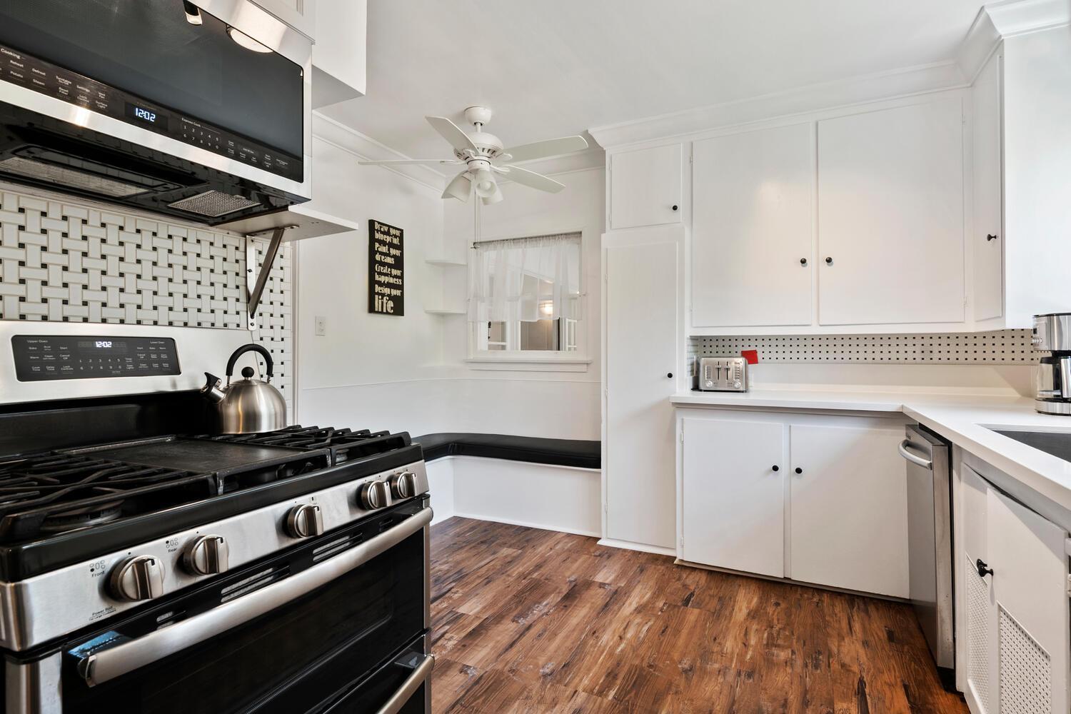 4 Bedroom 3 Bathroom Urban Oasis Near Universal And Hollywood For 8 Los Angeles