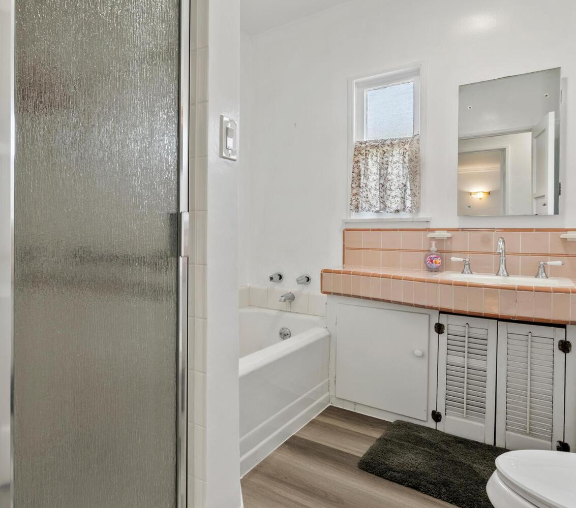 Holiday home 4 Bedroom 3 Bathroom Urban Oasis Near Universal And Hollywood For 8 *
