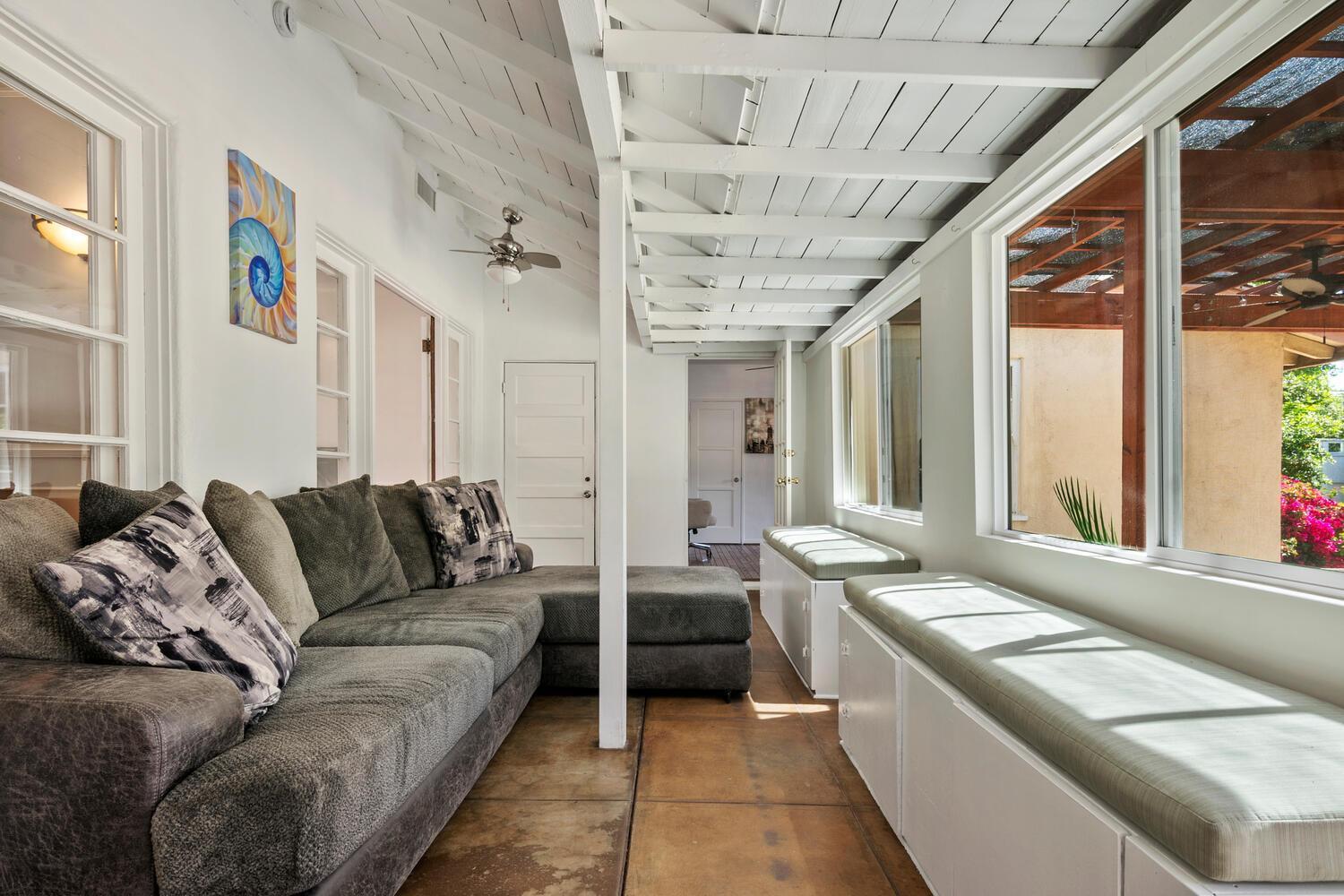 4 Bedroom 3 Bathroom Urban Oasis Near Universal And Hollywood For 8 Holiday home Los Angeles