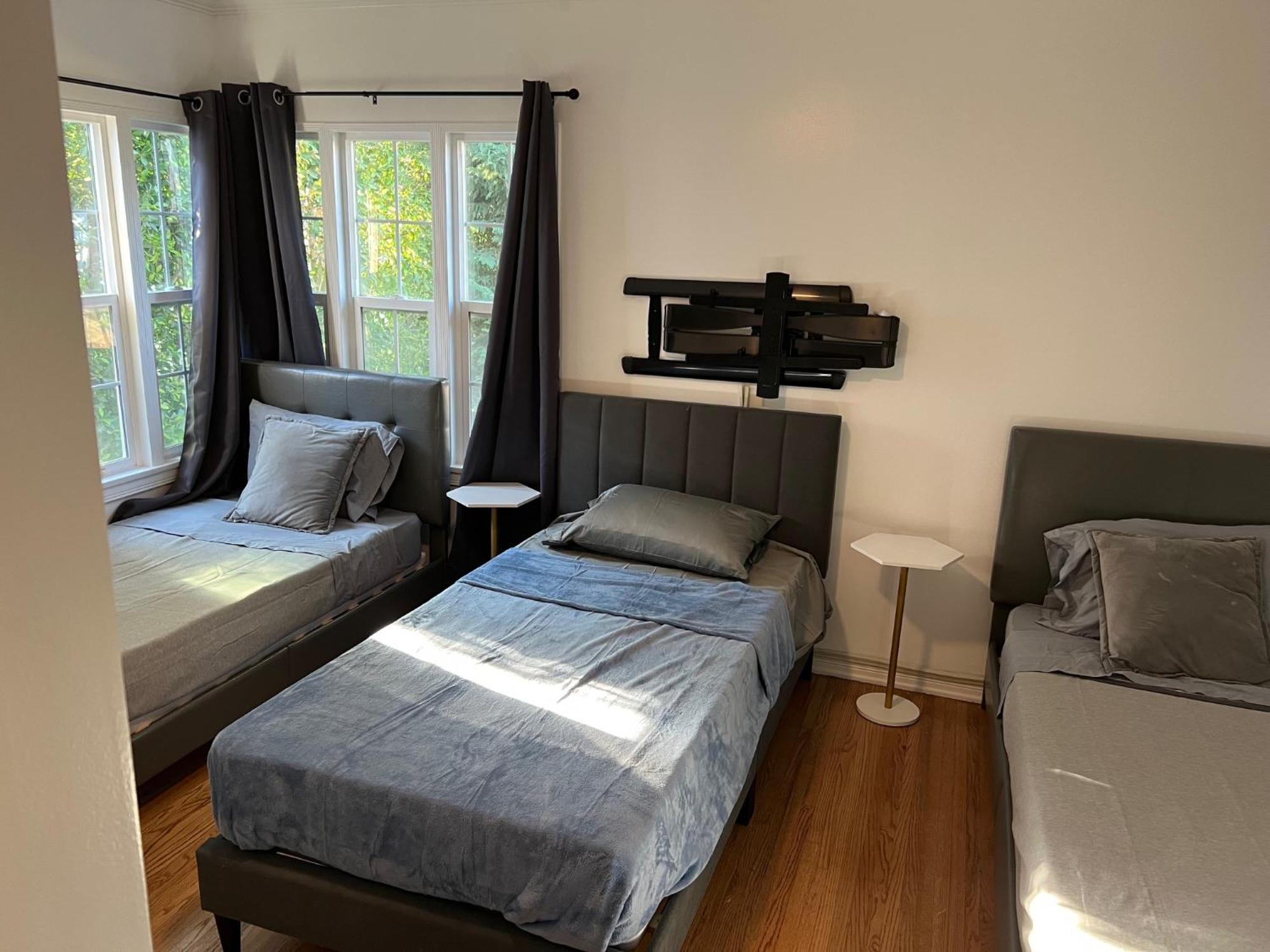 4 Bedroom 3 Bathroom Urban Oasis Near Universal And Hollywood For 8 Holiday home Los Angeles