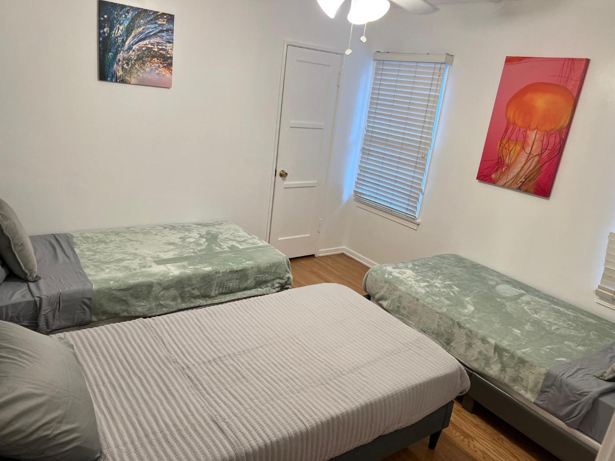 Holiday home 4 Bedroom 3 Bathroom Urban Oasis Near Universal And Hollywood For 8 Los Angeles